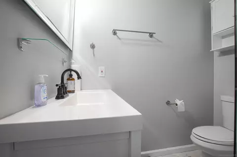 Bath - 1996 Rohn Rd, Escondido, CA 92025 photo 2 of 3