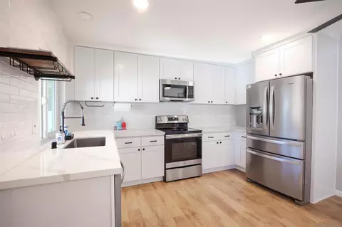 Kitchen - 1996 Rohn Rd, Escondido, CA 92025 photo 2 of 3