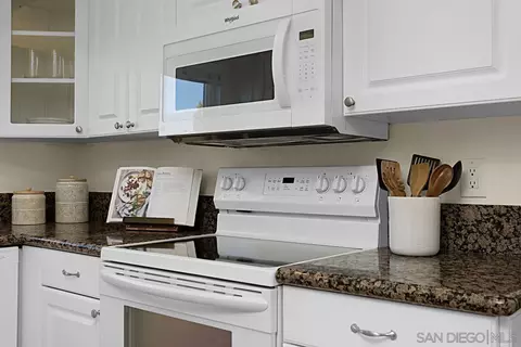 Kitchen - 3821 Bay Leaf Way, Oceanside, CA 92057 photo 3 of 5
