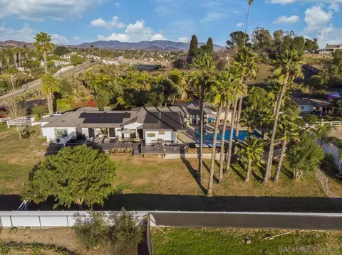 View/Area - 701 E Fallbrook St, Fallbrook, CA 92028 photo 4 of 7