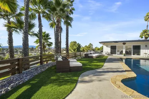 Exterior - 701 E Fallbrook St, Fallbrook, CA 92028 photo 11 of 19