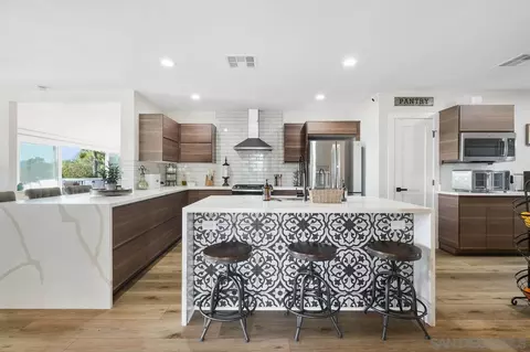 Kitchen - 701 E Fallbrook St, Fallbrook, CA 92028 photo 2 of 2