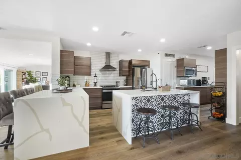 Kitchen - 701 E Fallbrook St, Fallbrook, CA 92028 photo 1 of 2