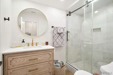 Bath - 701 E Fallbrook St, Fallbrook, CA 92028 photo 3 of 4