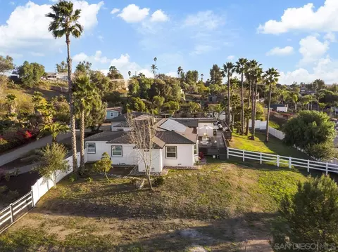View/Area - 701 E Fallbrook St, Fallbrook, CA 92028 photo 6 of 7