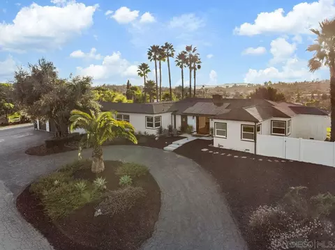 Exterior - 701 E Fallbrook St, Fallbrook, CA 92028 photo 4 of 19