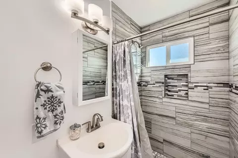 Bath - 9477 Ronnie Ct, Santee, CA 92071 photo 1 of 2
