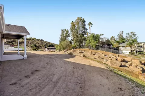 Exterior - 15120 Larchmont St, Poway, CA 92064 photo 5 of 10