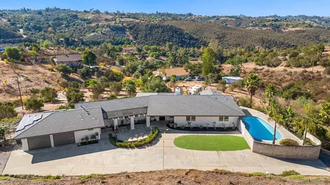 2063 Willow Glen Rd, Fallbrook, CA 92028 photo 3