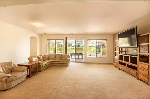 Living - 2352 Clearcrest Ln, Fallbrook, CA 92028 photo 1 of 4