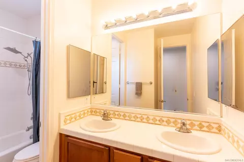 Bath - 2352 Clearcrest Ln, Fallbrook, CA 92028 photo 3 of 3