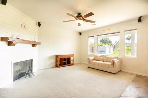 Living - 2352 Clearcrest Ln, Fallbrook, CA 92028 photo 3 of 4