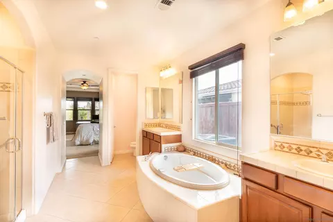 Bath - 2352 Clearcrest Ln, Fallbrook, CA 92028 photo 1 of 3