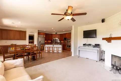 Living - 2352 Clearcrest Ln, Fallbrook, CA 92028 photo 2 of 4