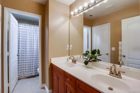Bath - 2915 Rangpur Ct, Escondido, CA 92027 photo 4 of 5
