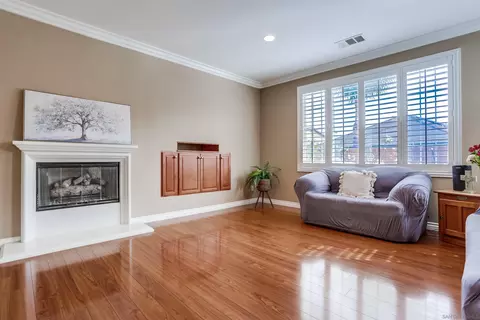 Living - 2915 Rangpur Ct, Escondido, CA 92027 photo 3 of 4