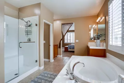 Bath - 2915 Rangpur Ct, Escondido, CA 92027 photo 3 of 5