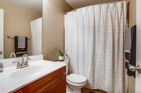 Bath - 2915 Rangpur Ct, Escondido, CA 92027 photo 5 of 5
