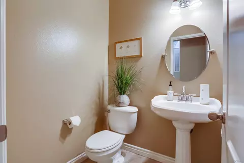 Bath - 2915 Rangpur Ct, Escondido, CA 92027 photo 1 of 5