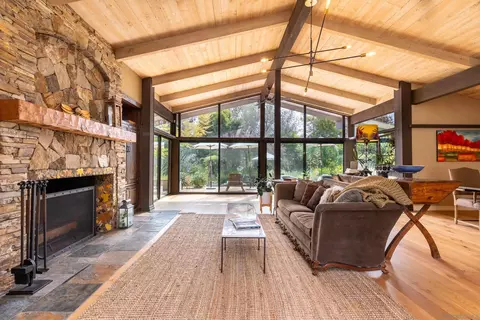 Living - 813 Hamilton Ln, Fallbrook, CA 92028 photo 1 of 2