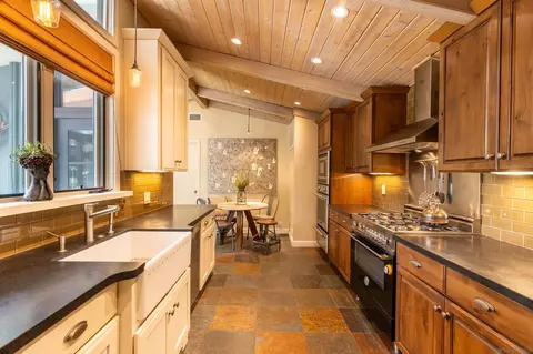 Kitchen - 813 Hamilton Ln, Fallbrook, CA 92028 photo 2 of 4