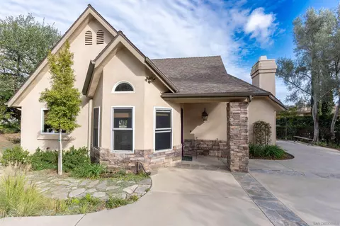 Exterior - 813 Hamilton Ln, Fallbrook, CA 92028 photo 11 of 20