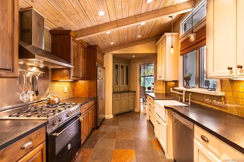 Kitchen - 813 Hamilton Ln, Fallbrook, CA 92028 photo 1 of 4