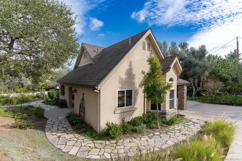 Exterior - 813 Hamilton Ln, Fallbrook, CA 92028 photo 13 of 20