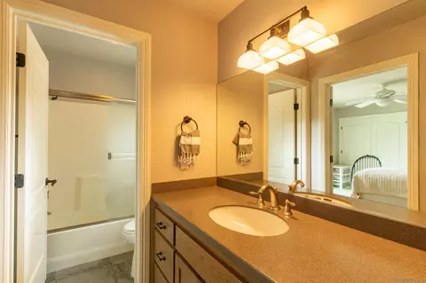 Bath - 813 Hamilton Ln, Fallbrook, CA 92028 photo 4 of 4