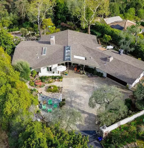 View/Area - 813 Hamilton Ln, Fallbrook, CA 92028 photo 3 of 5