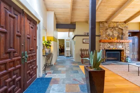 Entry Way - 813 Hamilton Ln, Fallbrook, CA 92028 photo 2 of 2