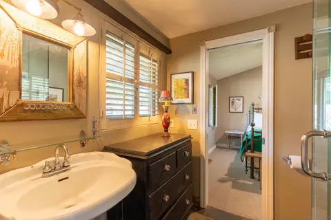 Bath - 813 Hamilton Ln, Fallbrook, CA 92028 photo 3 of 4