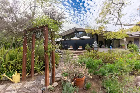 Exterior - 813 Hamilton Ln, Fallbrook, CA 92028 photo 6 of 20