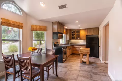 Kitchen - 813 Hamilton Ln, Fallbrook, CA 92028 photo 3 of 4