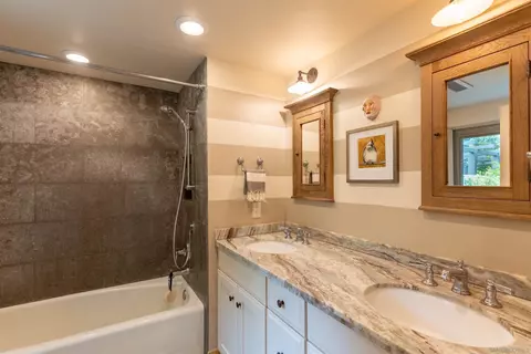 Bath - 813 Hamilton Ln, Fallbrook, CA 92028 photo 1 of 4