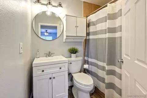 Bath - 1466 Jefferson Ave, Escondido, CA 92027 photo 2 of 2