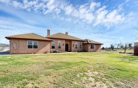 Exterior - 1005 Elm St, Ramona, CA 92065 photo 6 of 9
