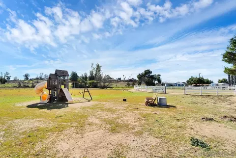 Exterior - 1005 Elm St, Ramona, CA 92065 photo 5 of 9