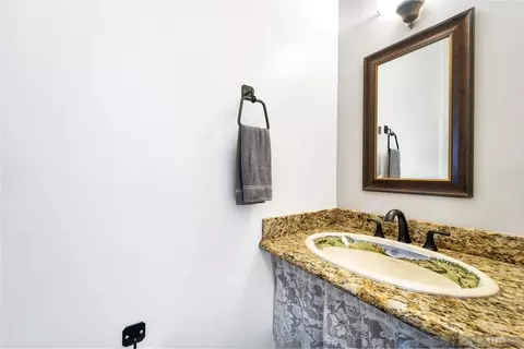 Bath - 1005 Elm St, Ramona, CA 92065 photo 4 of 4