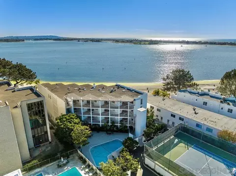 1327 La Palma #5B, San Diego, CA 92109