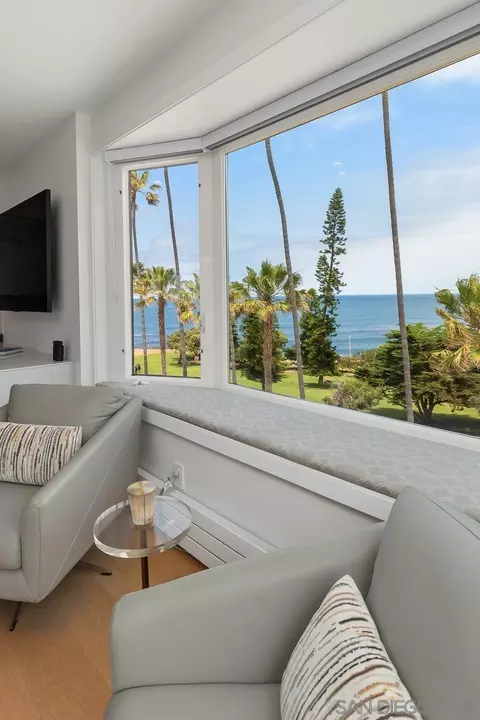 Living - 8040 Girard Ave #7, La Jolla, CA 92037 photo 4 of 9