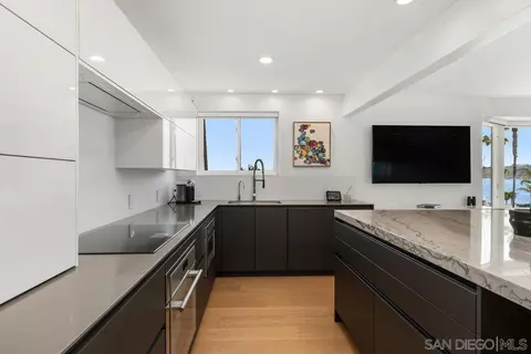 Kitchen - 8040 Girard Ave #7, La Jolla, CA 92037 photo 3 of 4