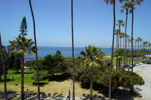 View/Area - 8040 Girard Ave #7, La Jolla, CA 92037 photo 2 of 2