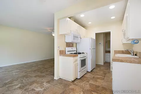Kitchen - 2929 Fire Mountain Dr #37, Oceanside, CA 92054 photo 2 of 3