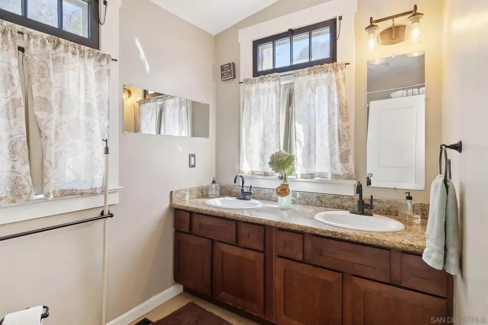 Bath - 624 S Kalmia, Escondido, CA 92025 photo 4 of 4