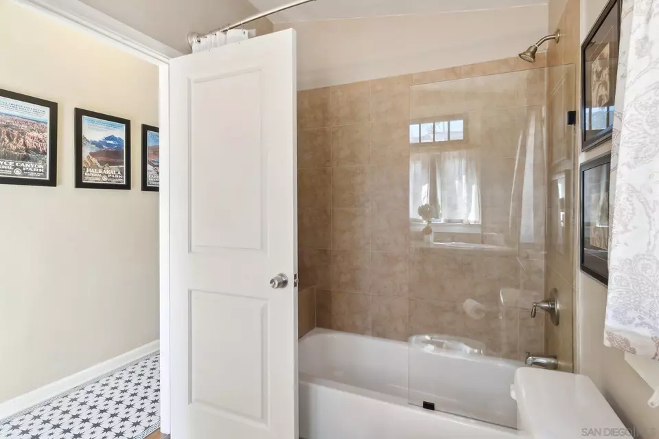 Bath - 624 S Kalmia, Escondido, CA 92025 photo 3 of 4