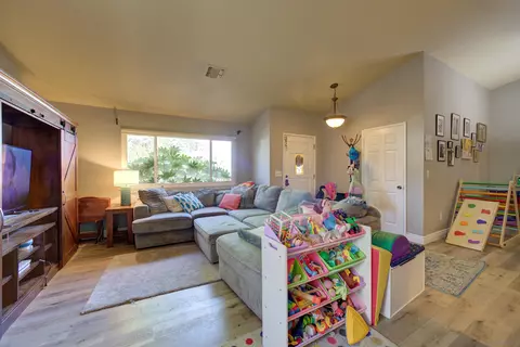 Living - 844 Bolen Dr, Paso Robles, CA 93446 photo 2 of 2