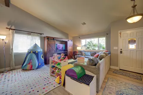 Living - 844 Bolen Dr, Paso Robles, CA 93446 photo 1 of 2