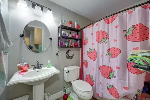 Bath - 844 Bolen Dr, Paso Robles, CA 93446 photo 1 of 2