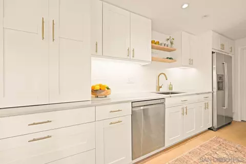 Kitchen - 240 Calle De Sereno, Encinitas, CA 92024 photo 3 of 4
